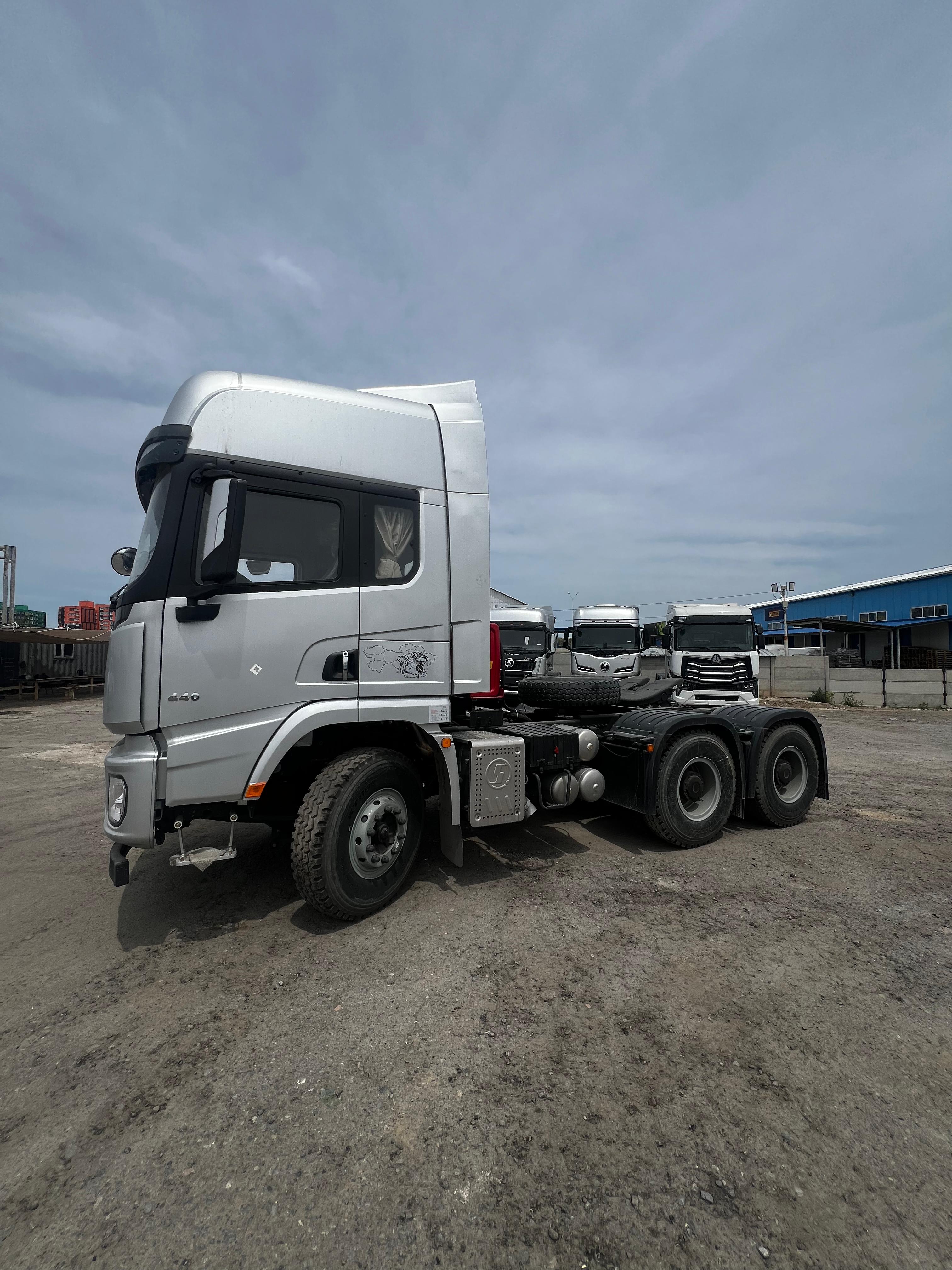 Тягач Shacman X3000 6x4