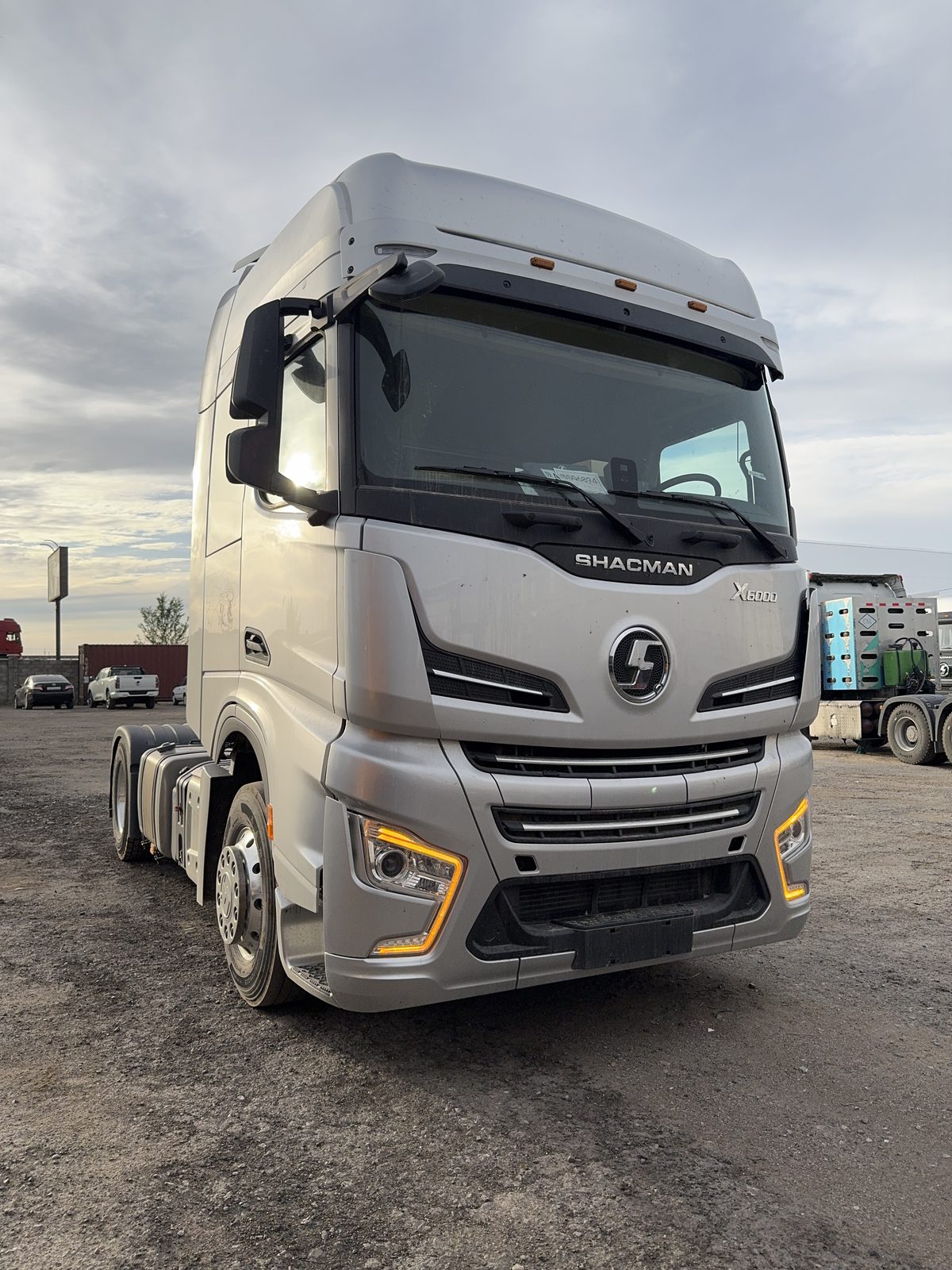 Тягач Shacman X6000 4x2